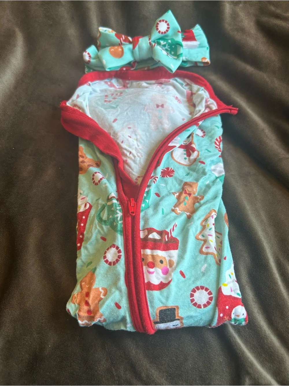 Little Sleepies peppermint mocha zippy and bow